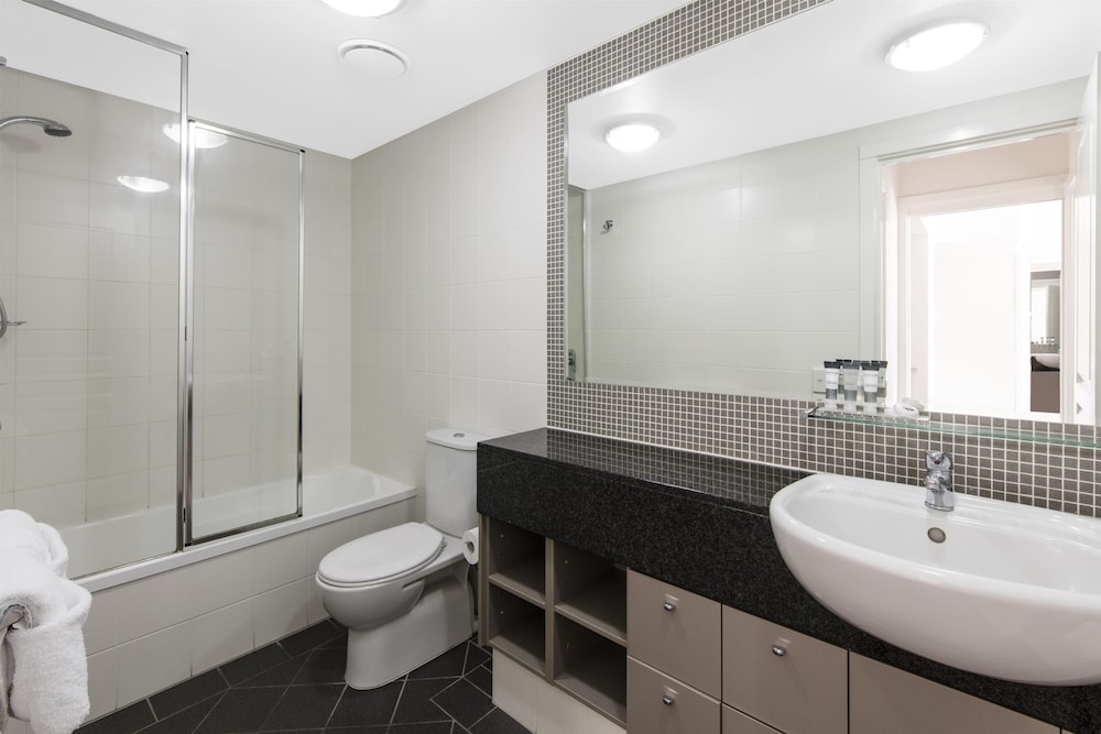 Oaks Brisbane Mews Suites 26/27