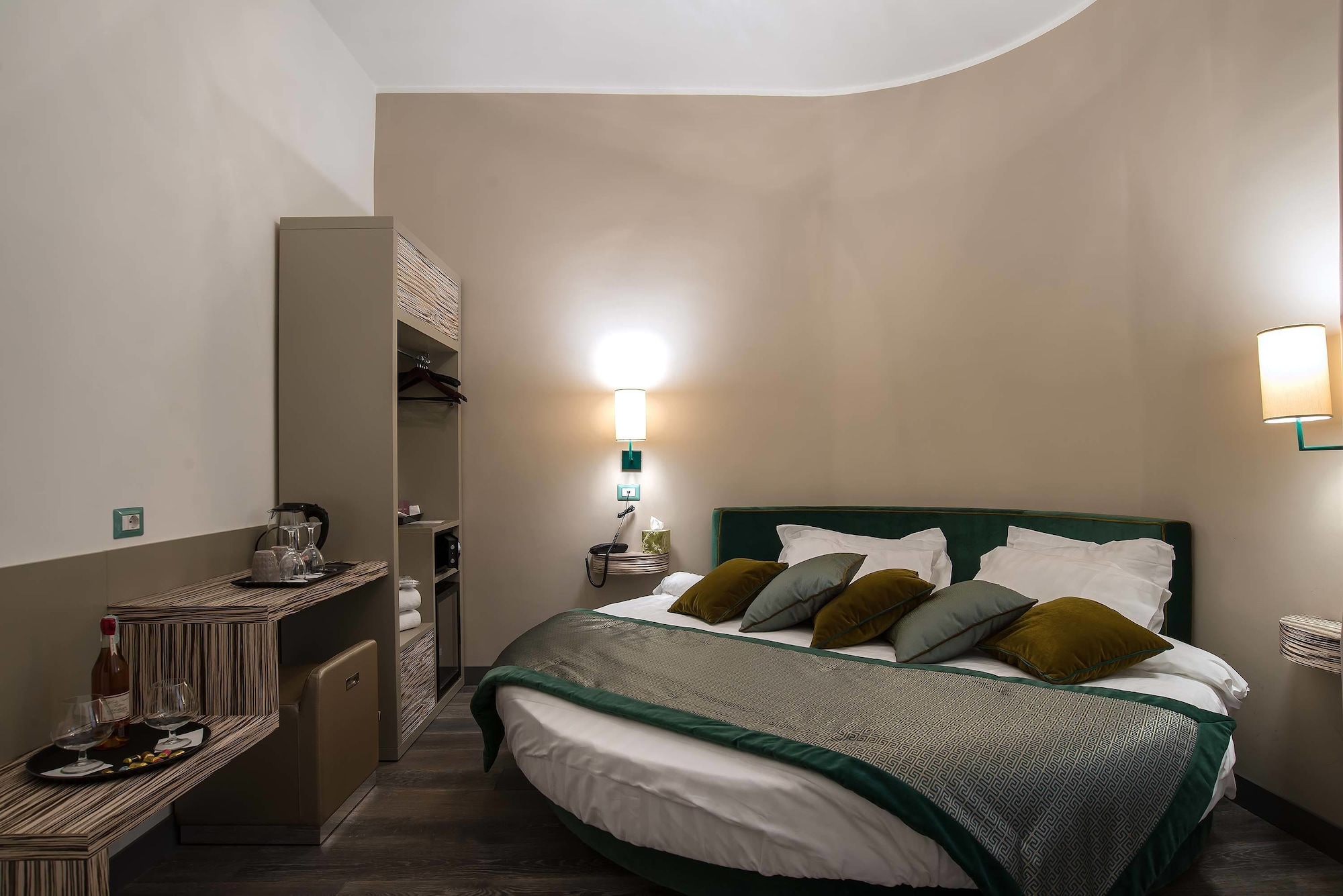 1 BEDROOM, DELUXE