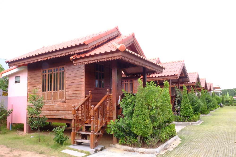 Banmai Hom Resort 4/17