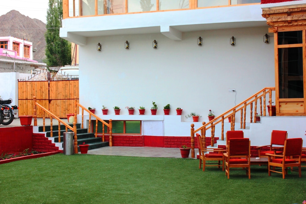 Hotel Ladakh Imperial 21/27