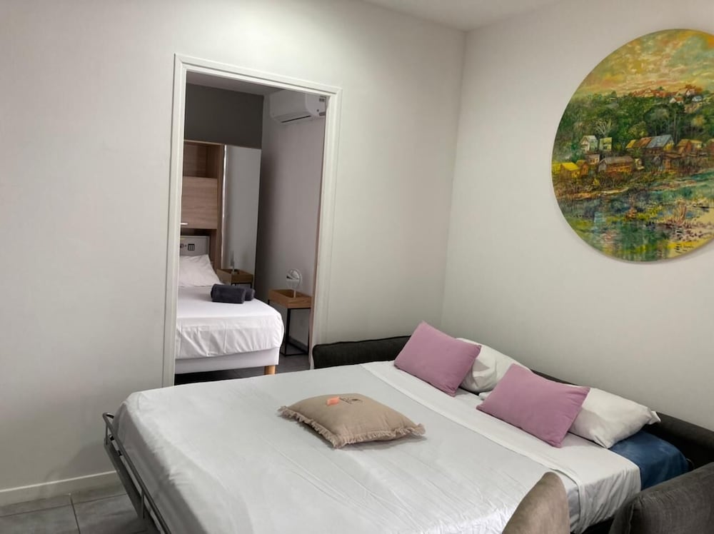 Lindsey Hotel 25/64