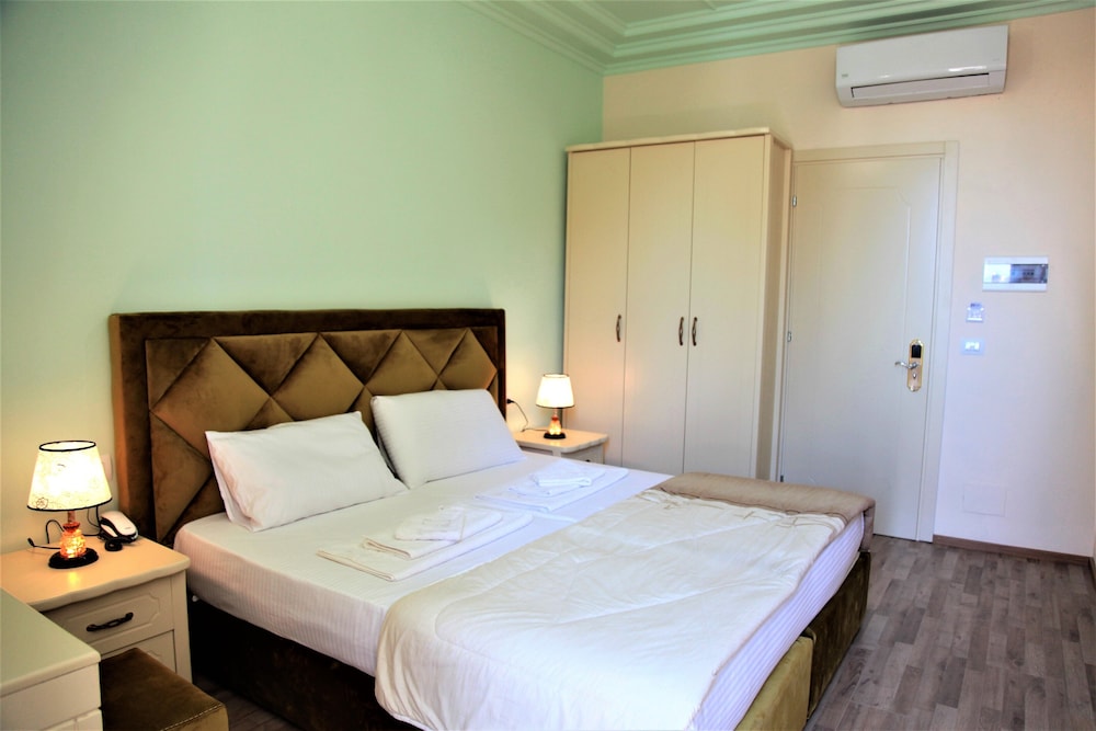 Hotel Veliera 16/70