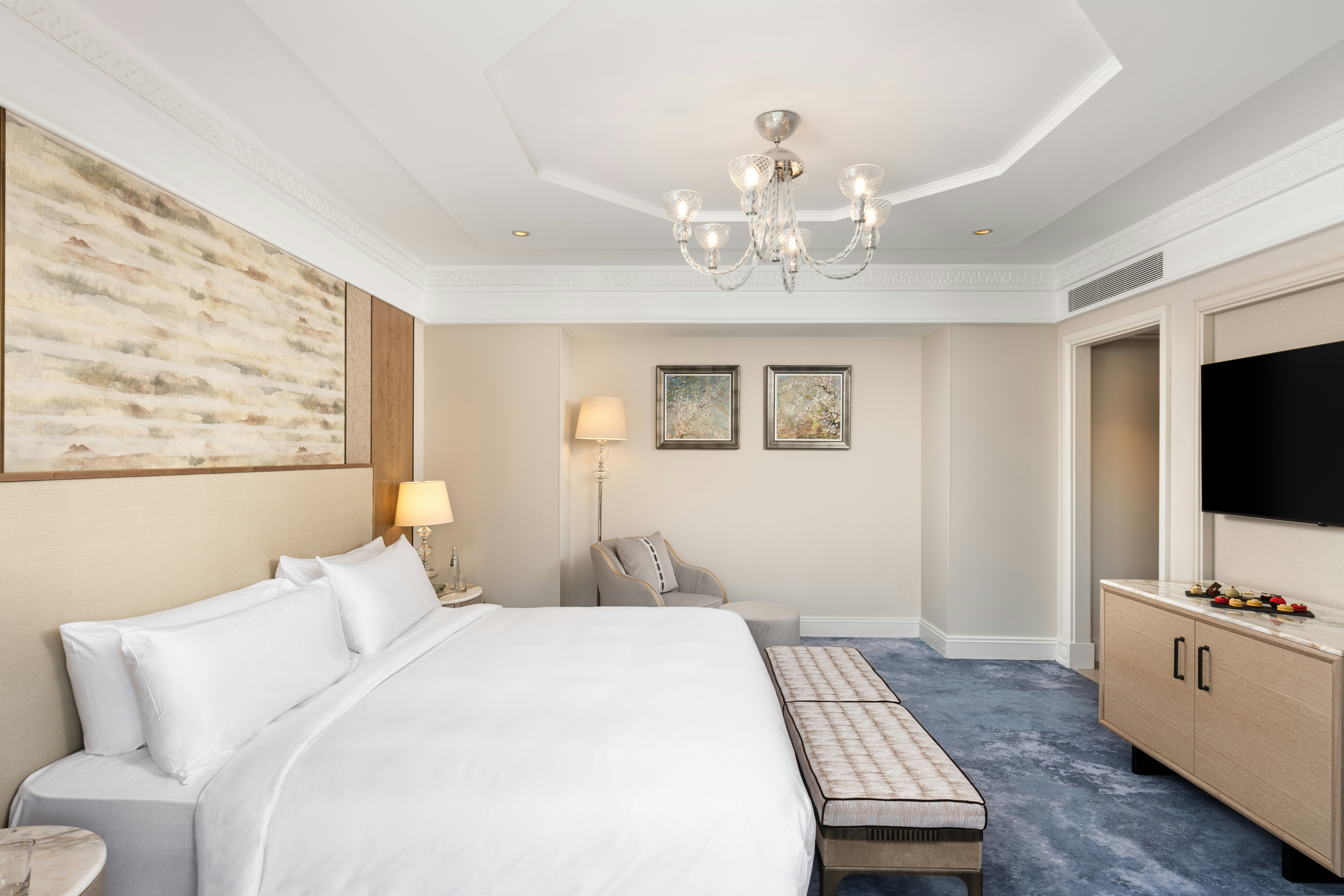 PREMIER, DELUXE, KING BED, BALCONY