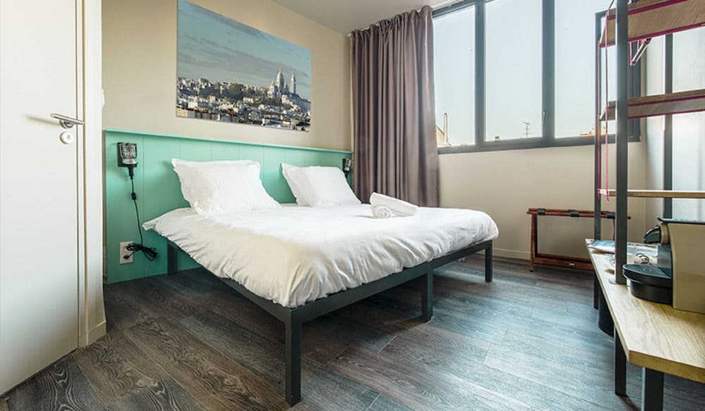 ROOM, DOUBLE OR TWIN BED