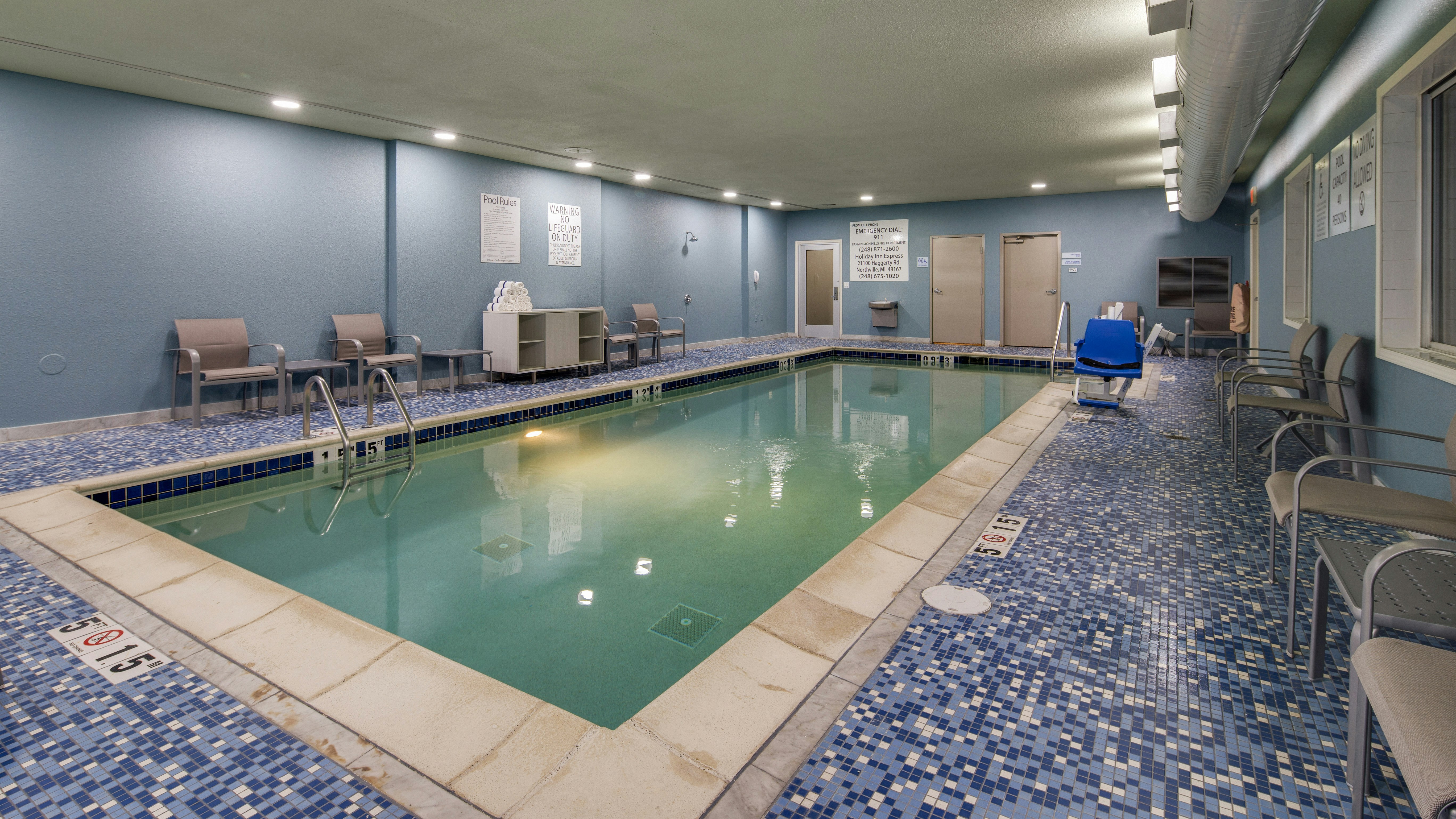 Holiday Inn Express Hotel And Suites Detroit Farmington Hills 32/53