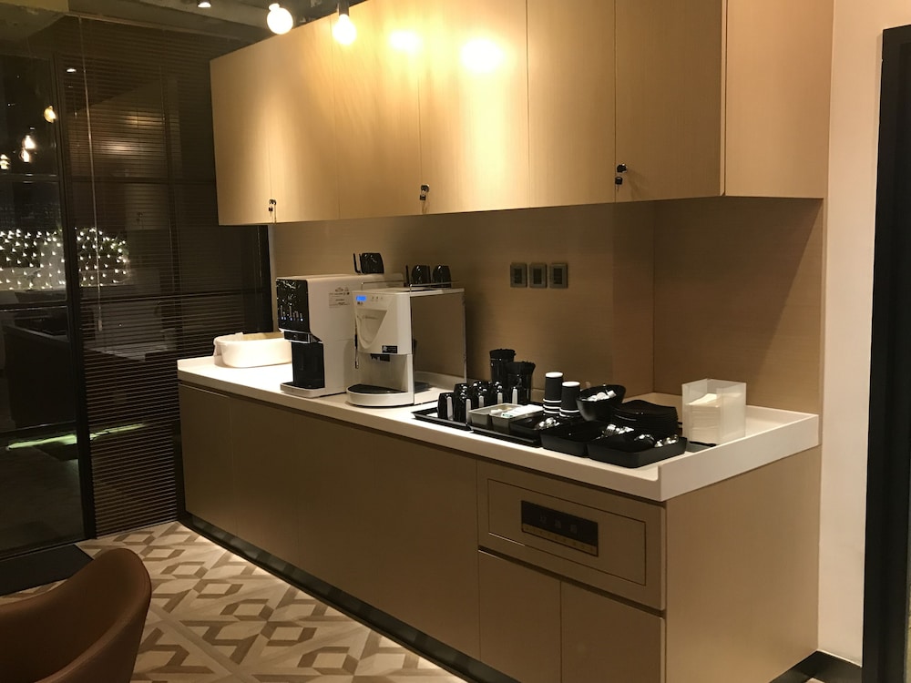 Harbour Bay Hotel 1/32