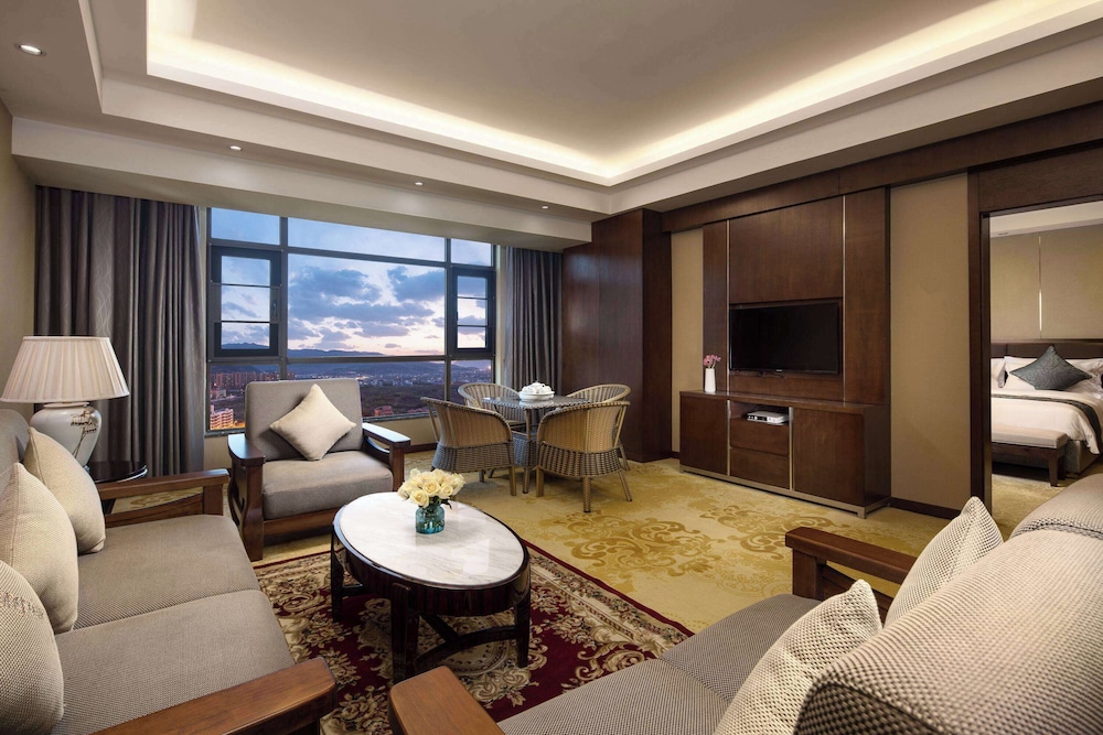 Ramada by Wyndham Huize 16/25