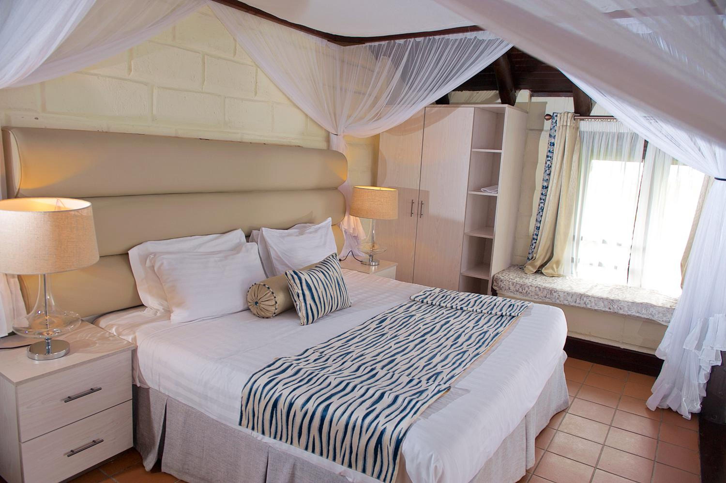 Lodge, Double or Twin Bed