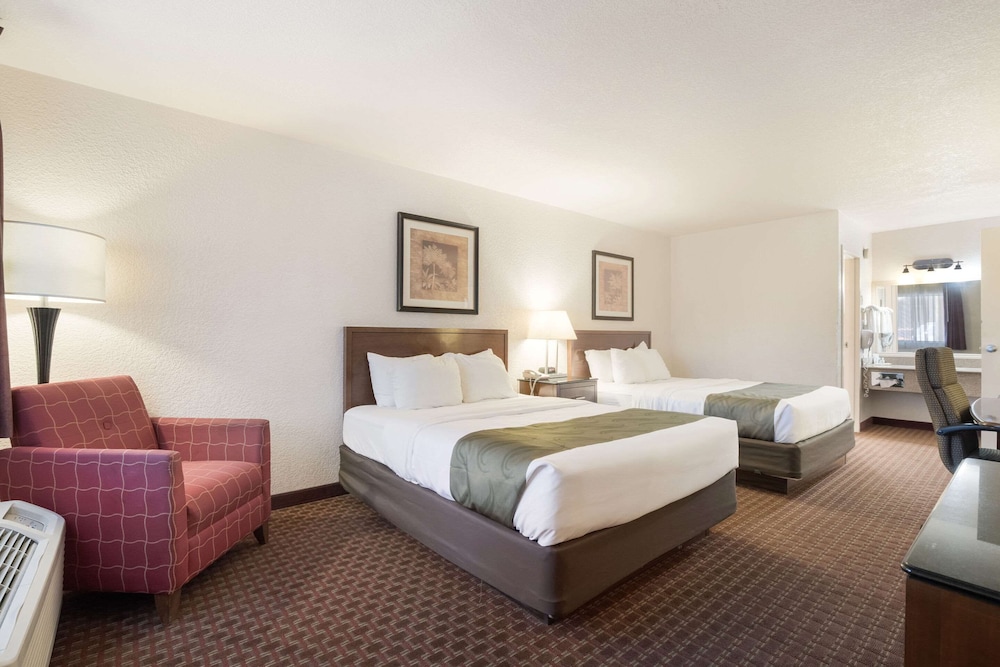 Quality Inn Suites Lake Havasu City 25/55