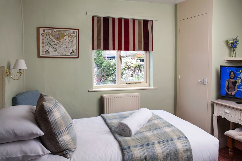 THE WHITE HART HOTEL 20/48