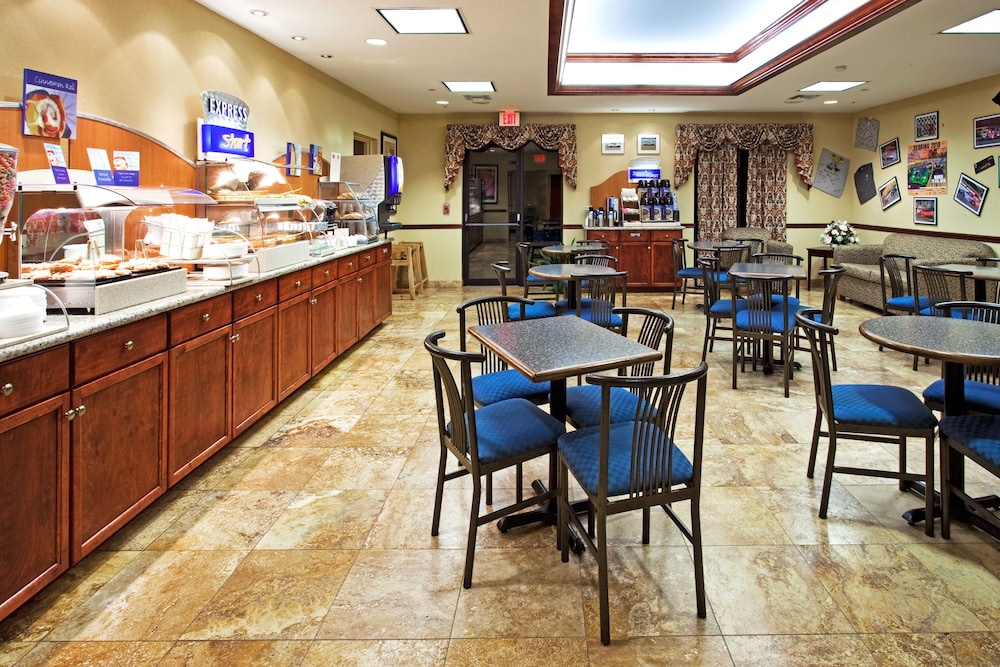Holiday Inn Express Hotel & Suites Sebring 52/73