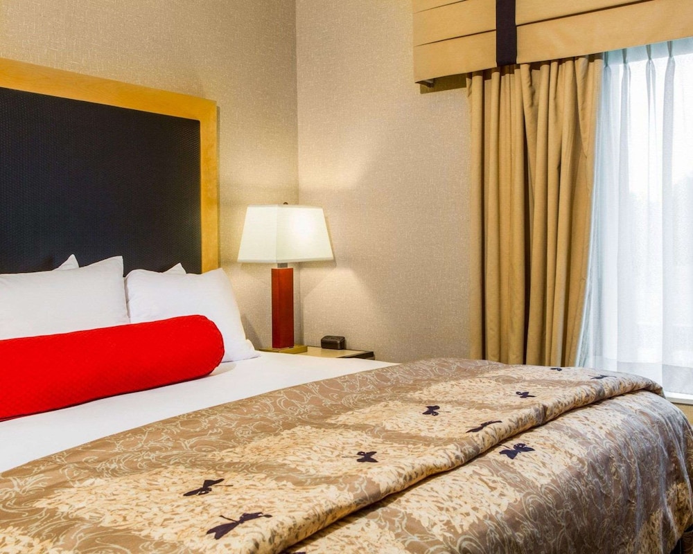 Cambria Hotel Traverse City 9/46