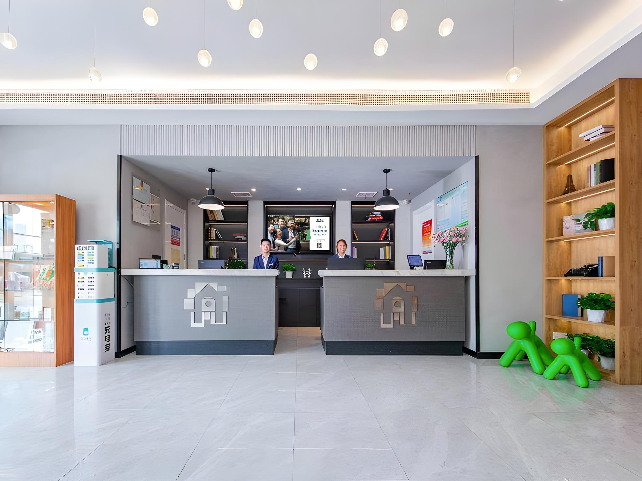 Campanile Hotel (Wuhan East Lake, Xudong Street, Qunxingcheng Metro Station) 9/45