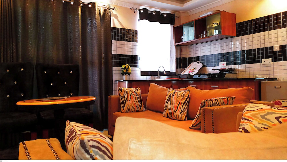 Toque Hotel & Lounge 36/50