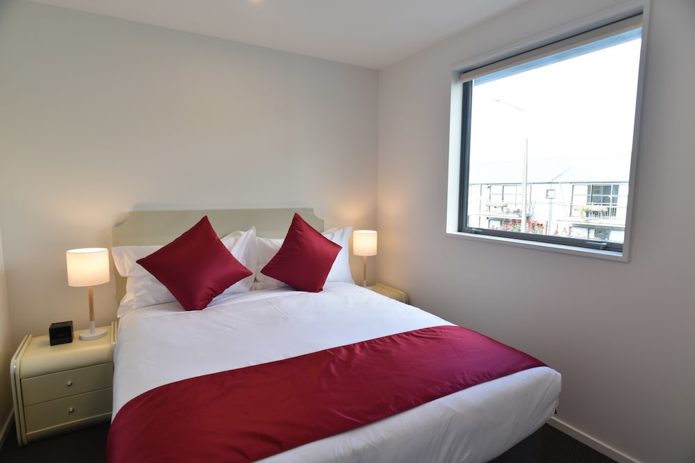 2 BEDROOMS, SUITE, CITY VIEW