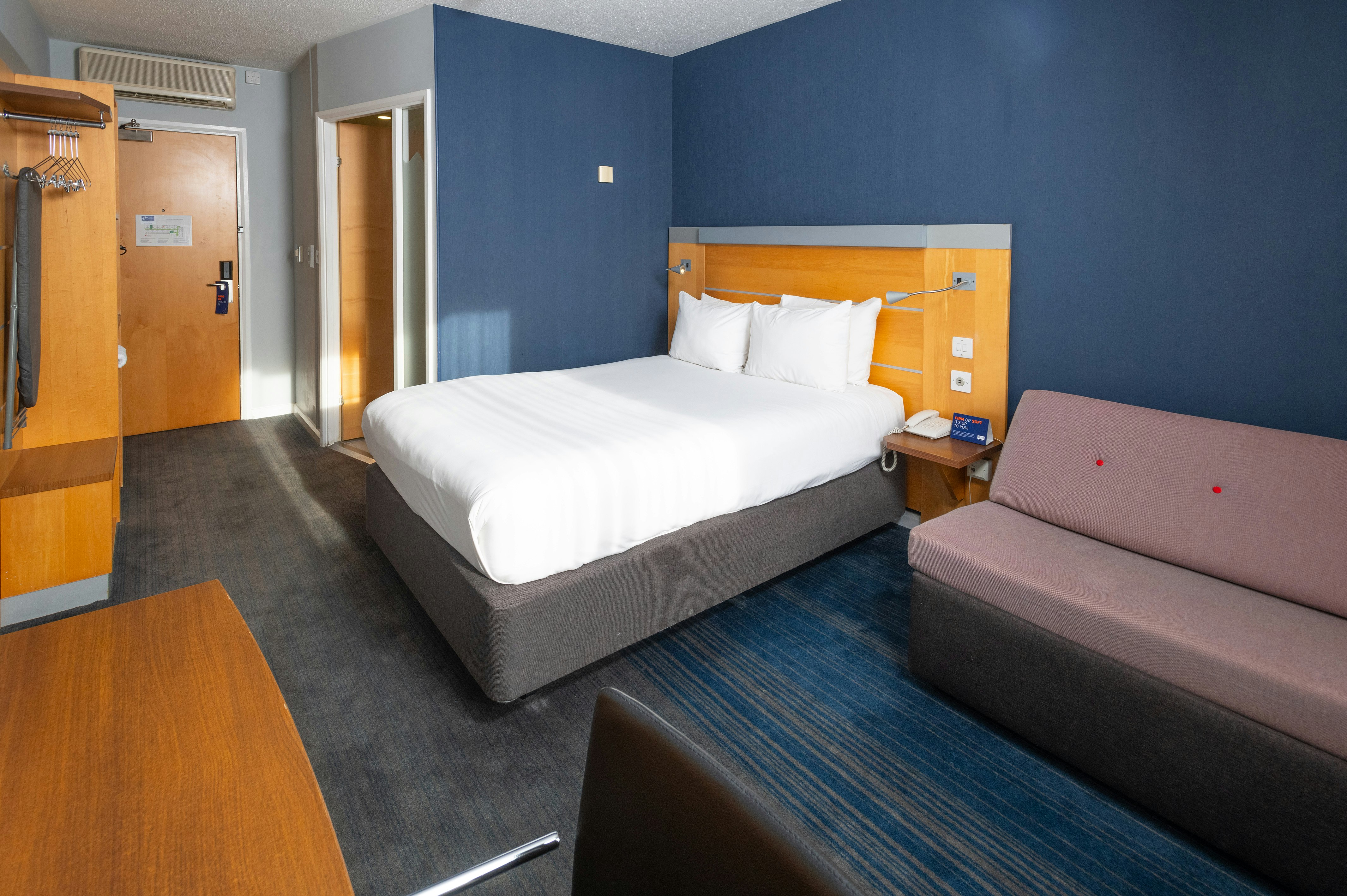 Holiday Inn Express Stevenage 34/66