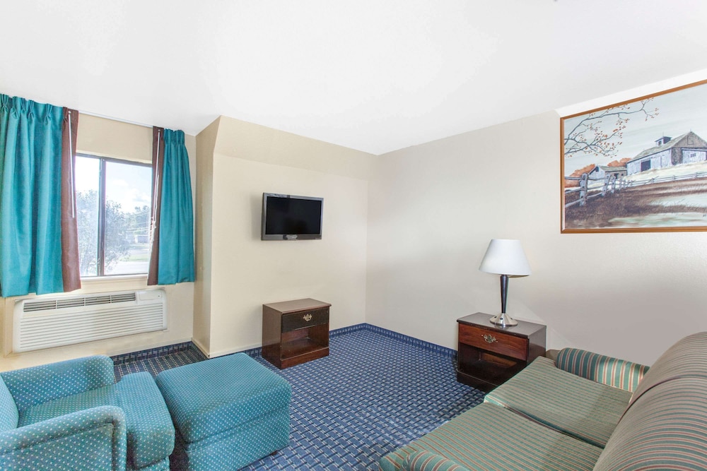 Super 8 by Wyndham Sallisaw 12/15