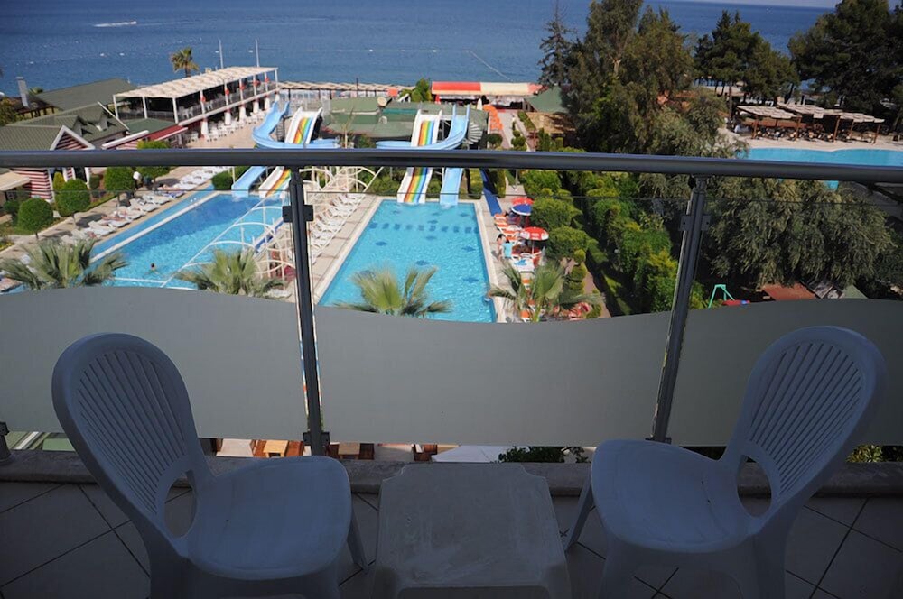 Lims Bona Dea Beach Hotel 9/67