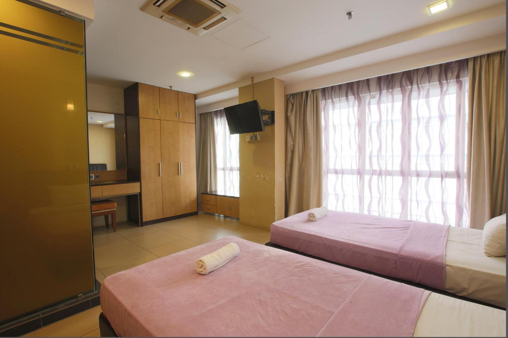 Superior, Deluxe, Twin Beds