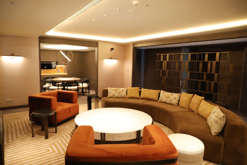 Conrad Urumqi 35/43