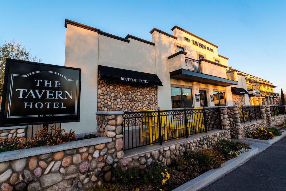 The Tavern Hotel 7/41