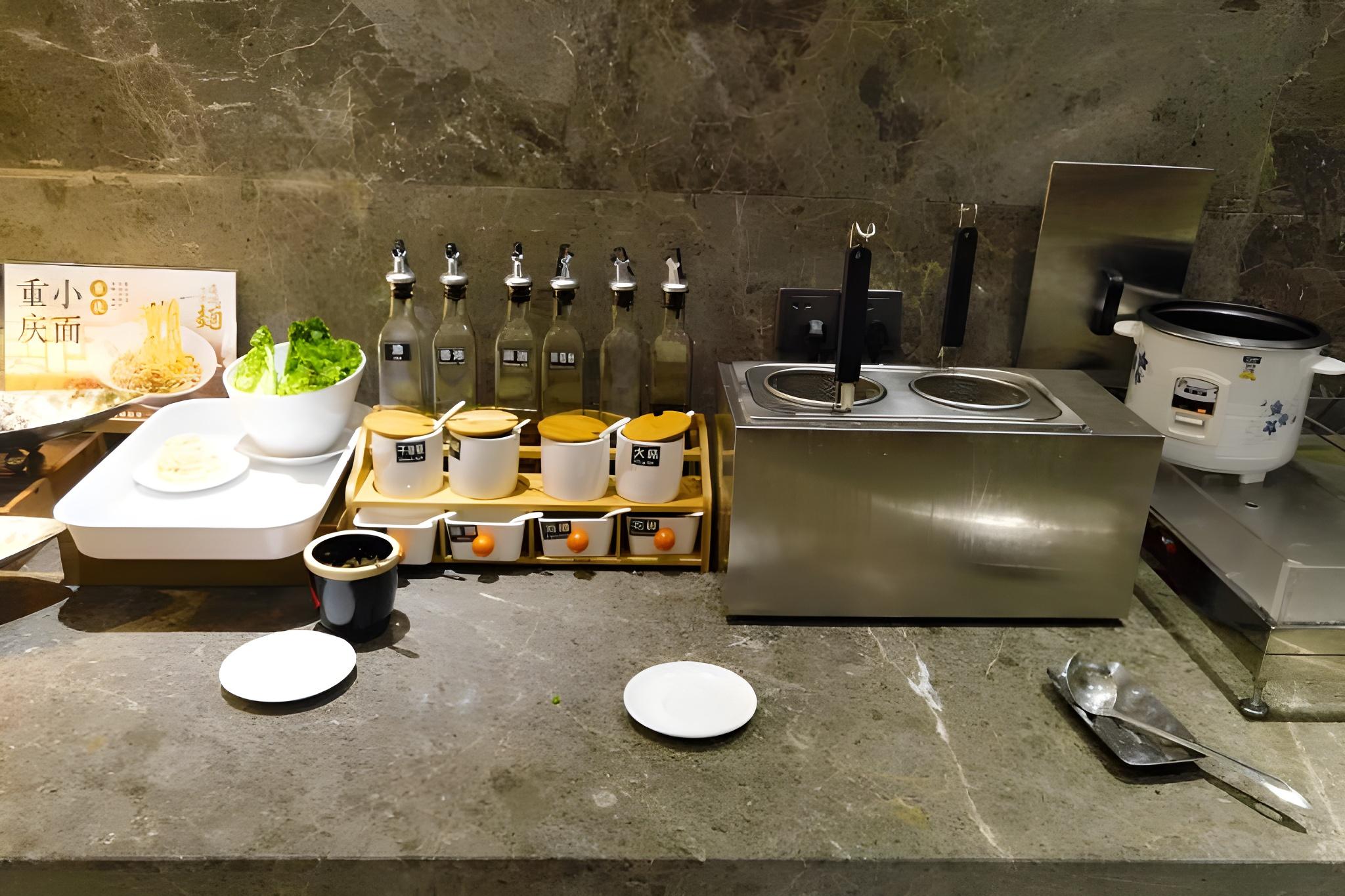 Home Inn Plus (Chongqing Jiefangbei Pedestrian Street) 26/42