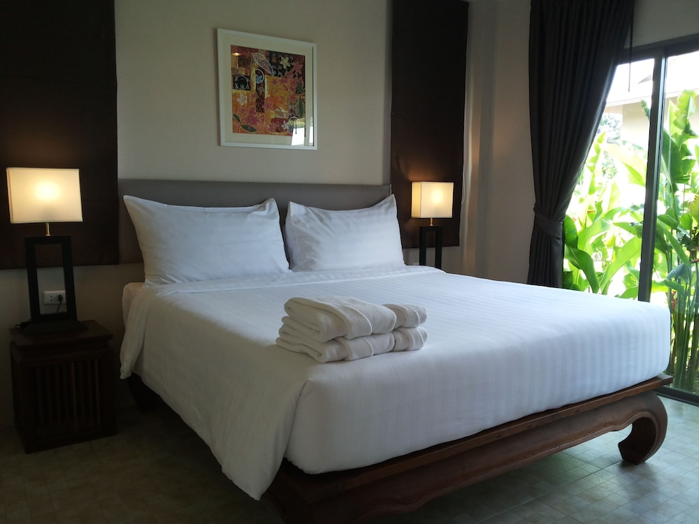3 BEDROOMS, POOL, VILLA, MOUNTAIN VIEW