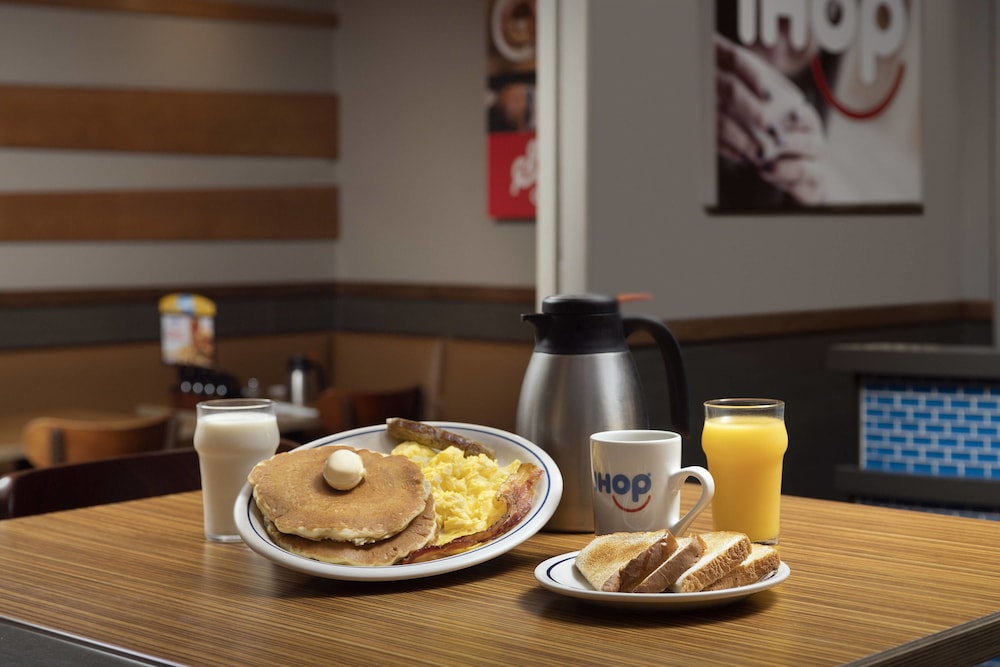 Fairfield Inn Suites By Marriott Alexandria Landmark 19/25
