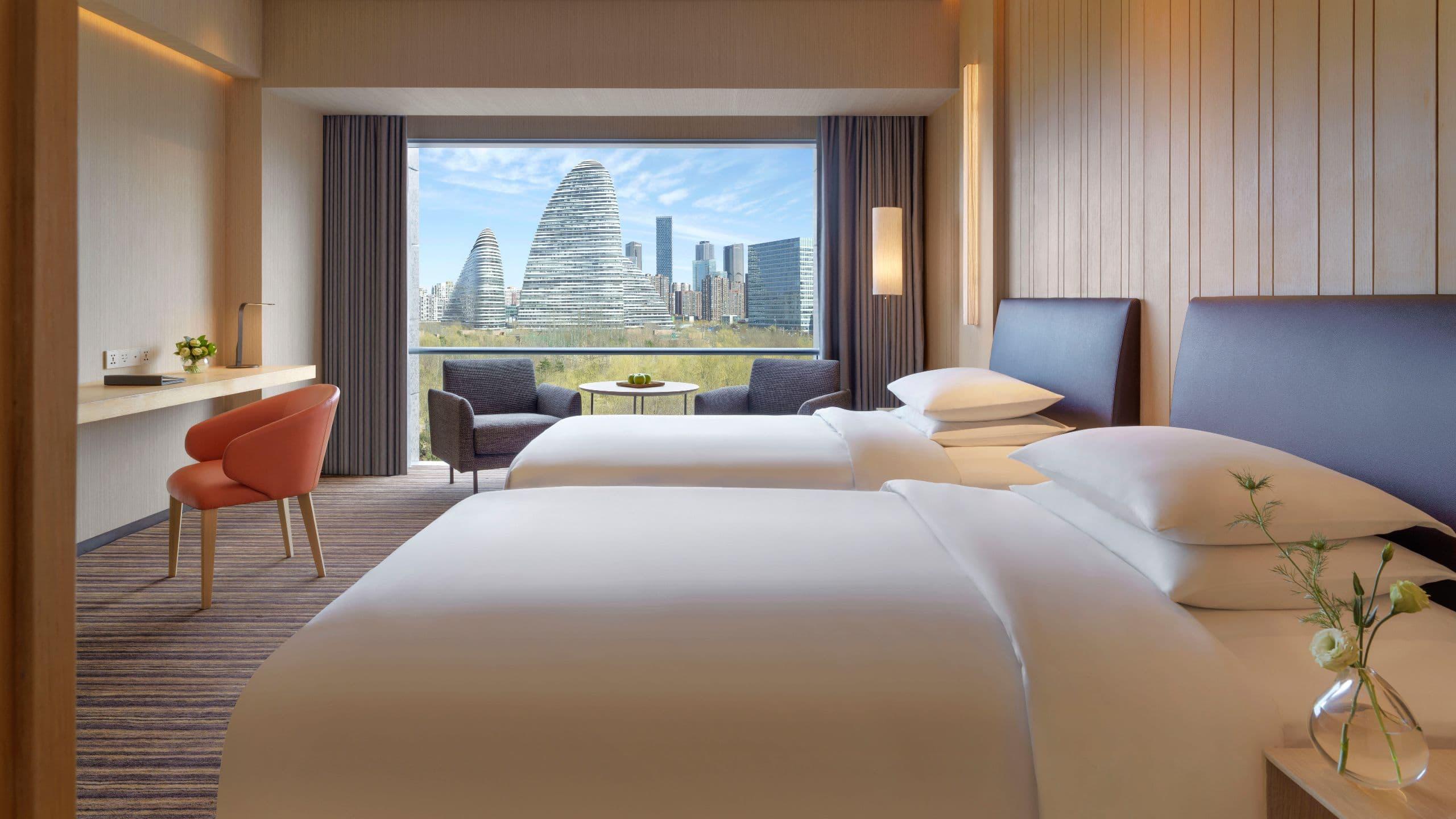 Club, Twin Beds