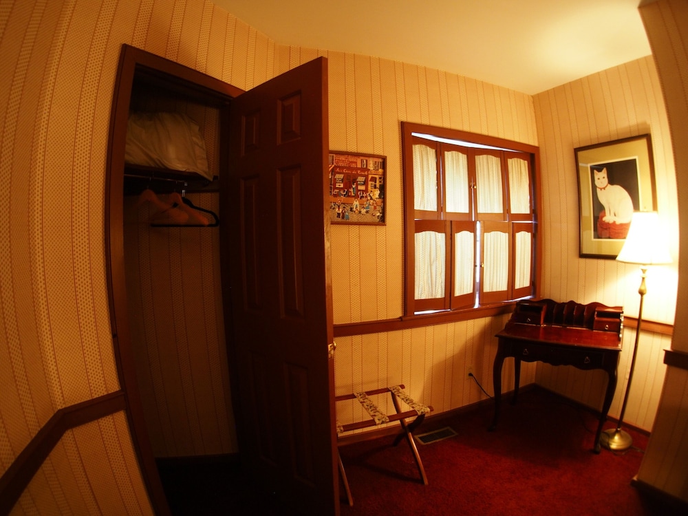 Duling Kurtz House and Country In 39/50