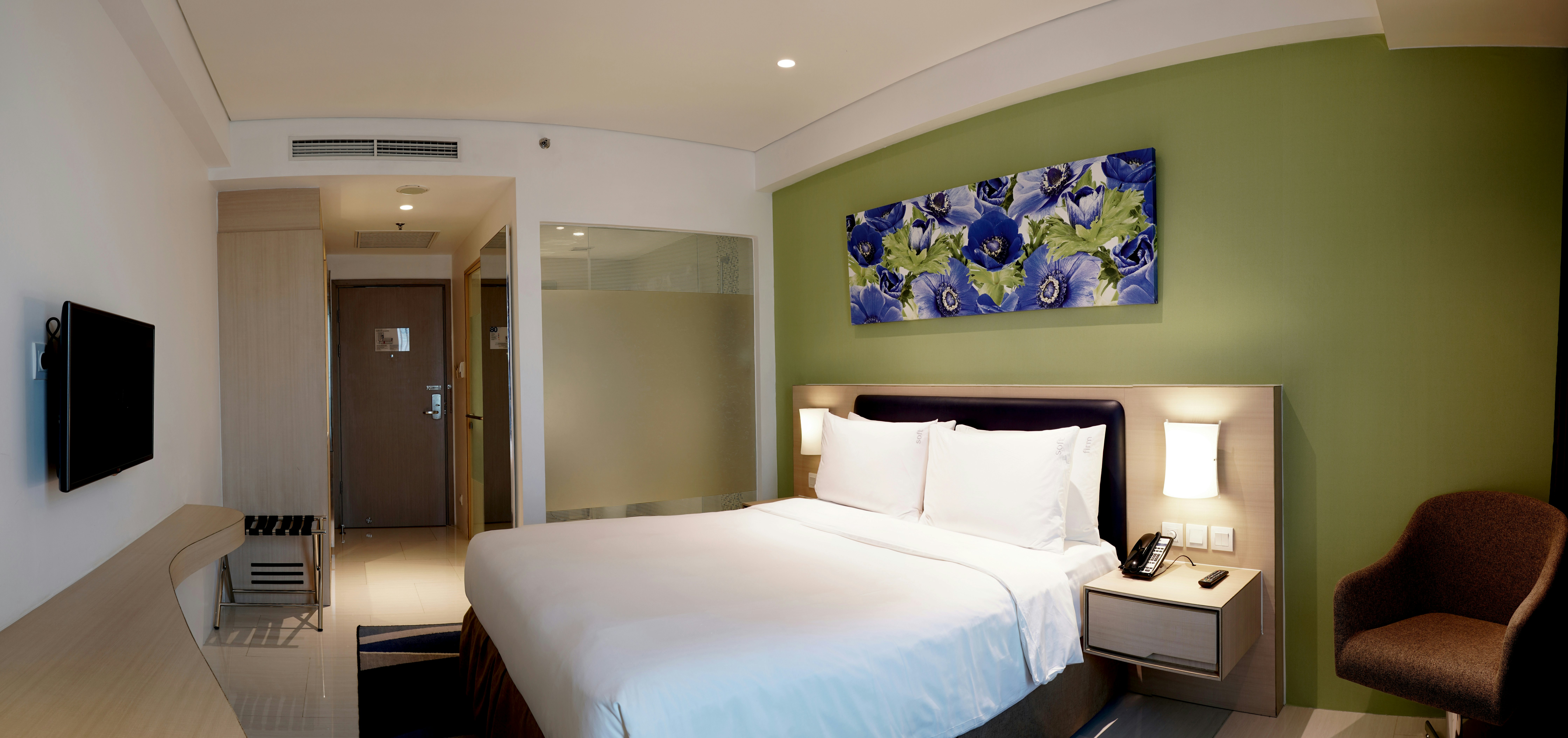 Holiday Inn Express Jakarta International Expo 36/75