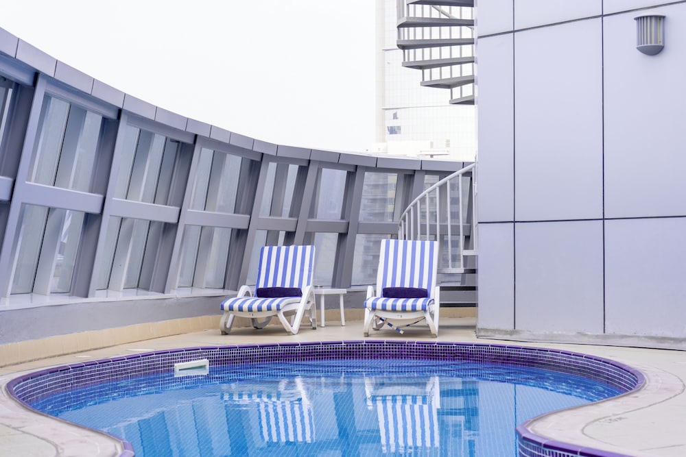 swimming pool spa