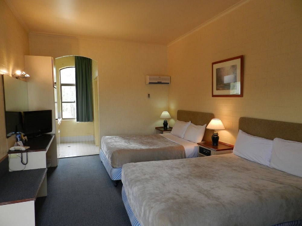 Economy, Family, Quadruple, 2 Queen Beds