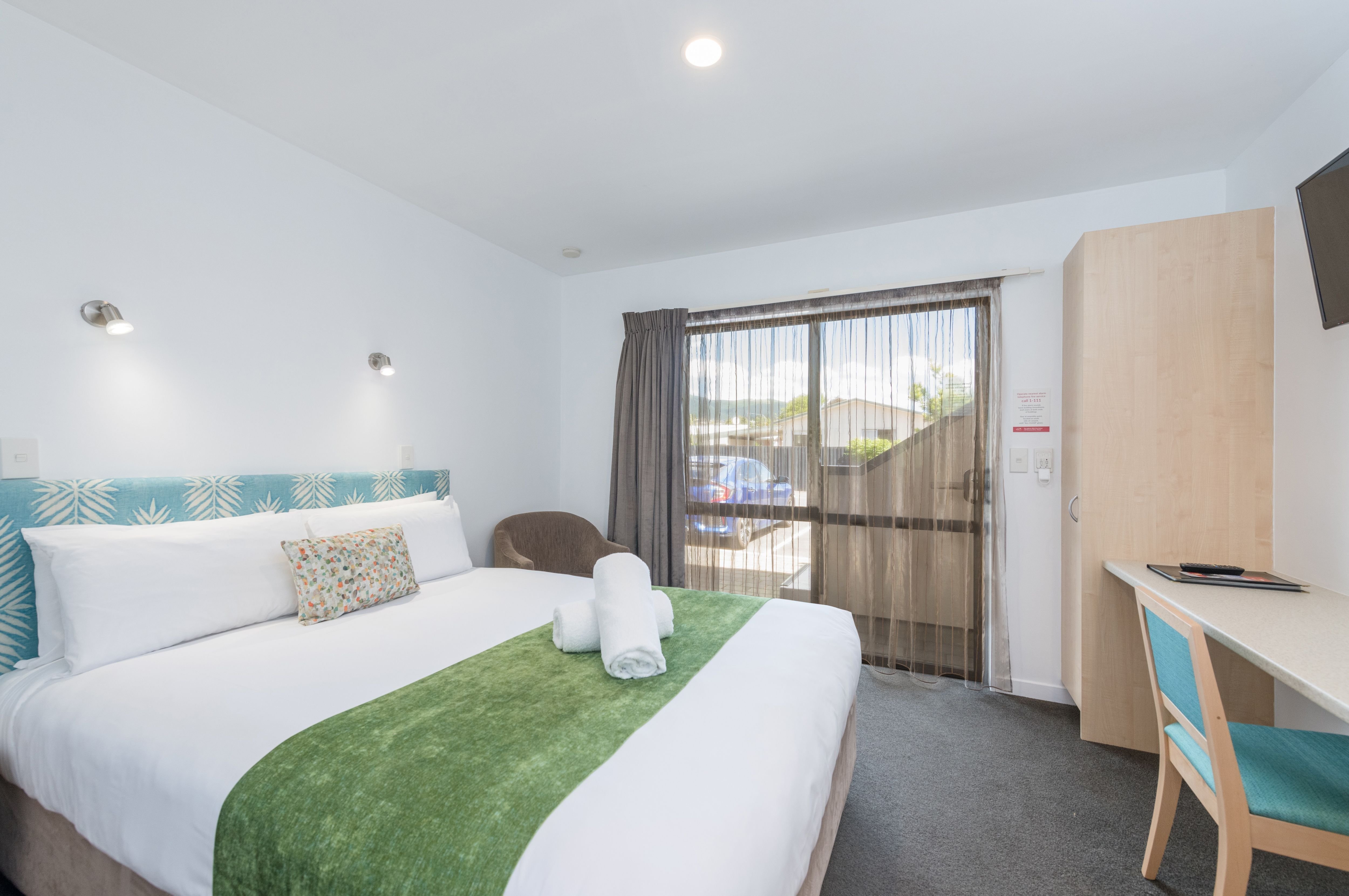 COMPACT, STUDIO, QUEEN BED