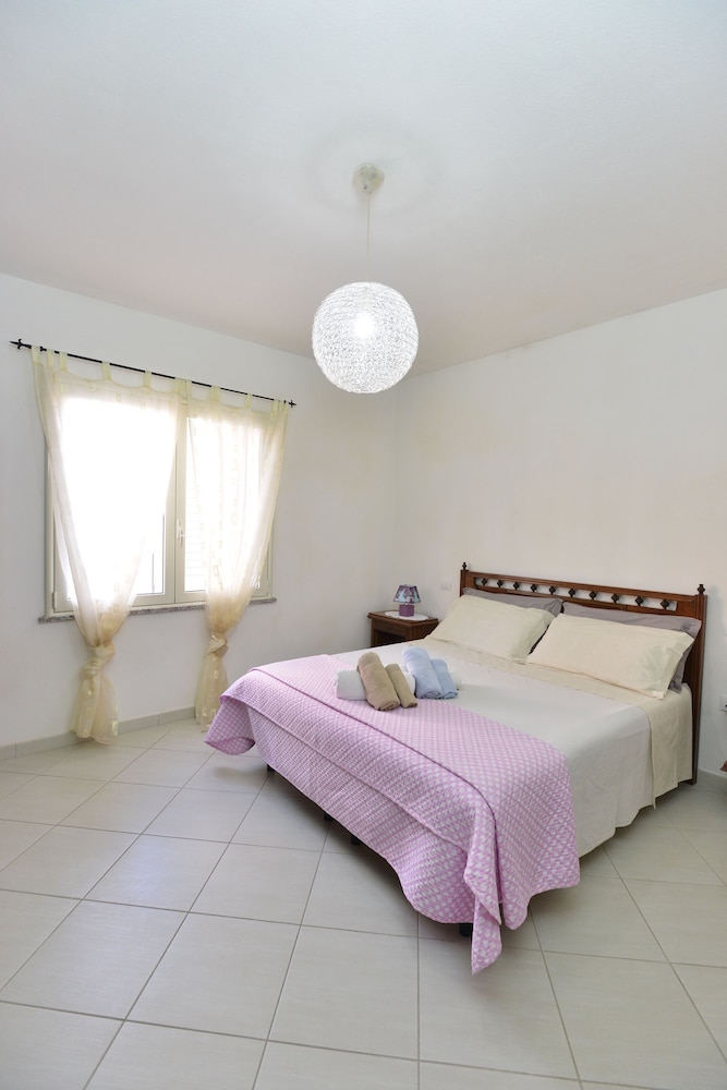 شقة بسريرين منفصلين بغرفة نوم واحدة مع أريكة، Izzhome Pula Regina Margherita Apartment 3/9