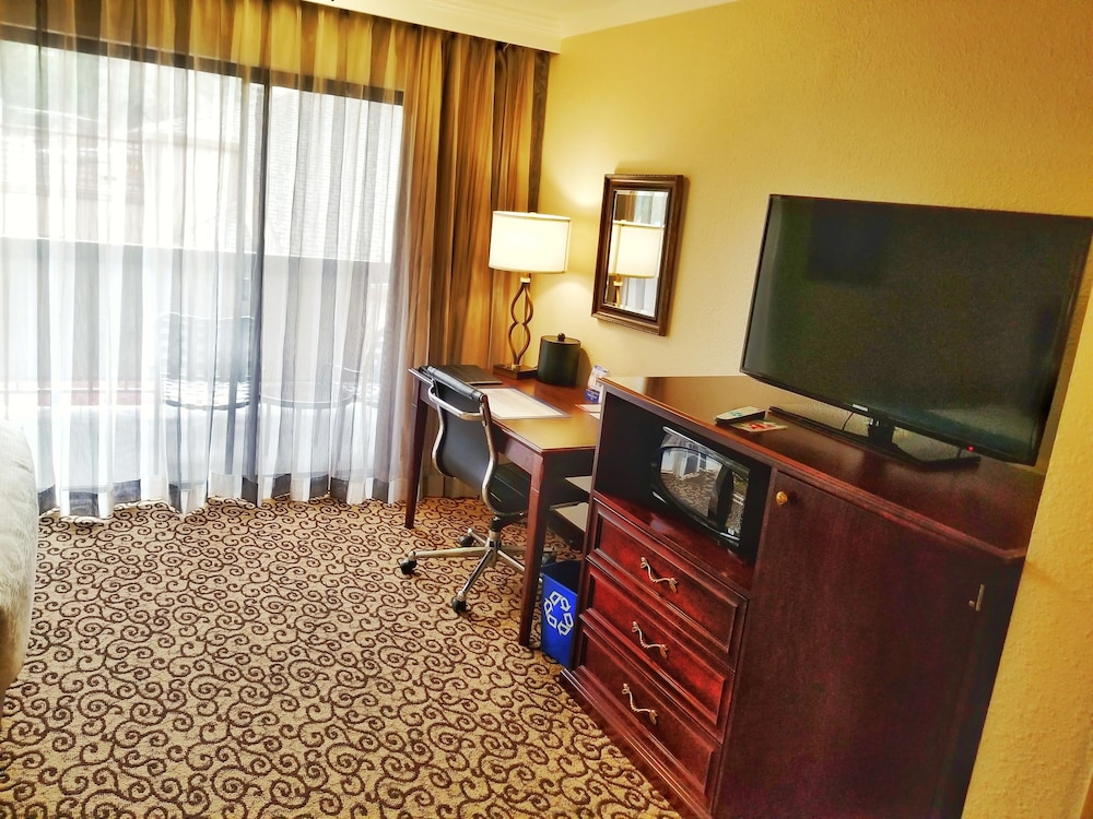 Best Western Plus Inn At The Vines 39/43