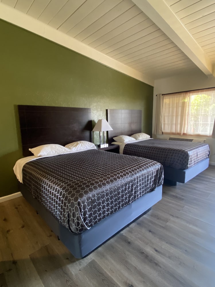Room, 2 Queen Beds