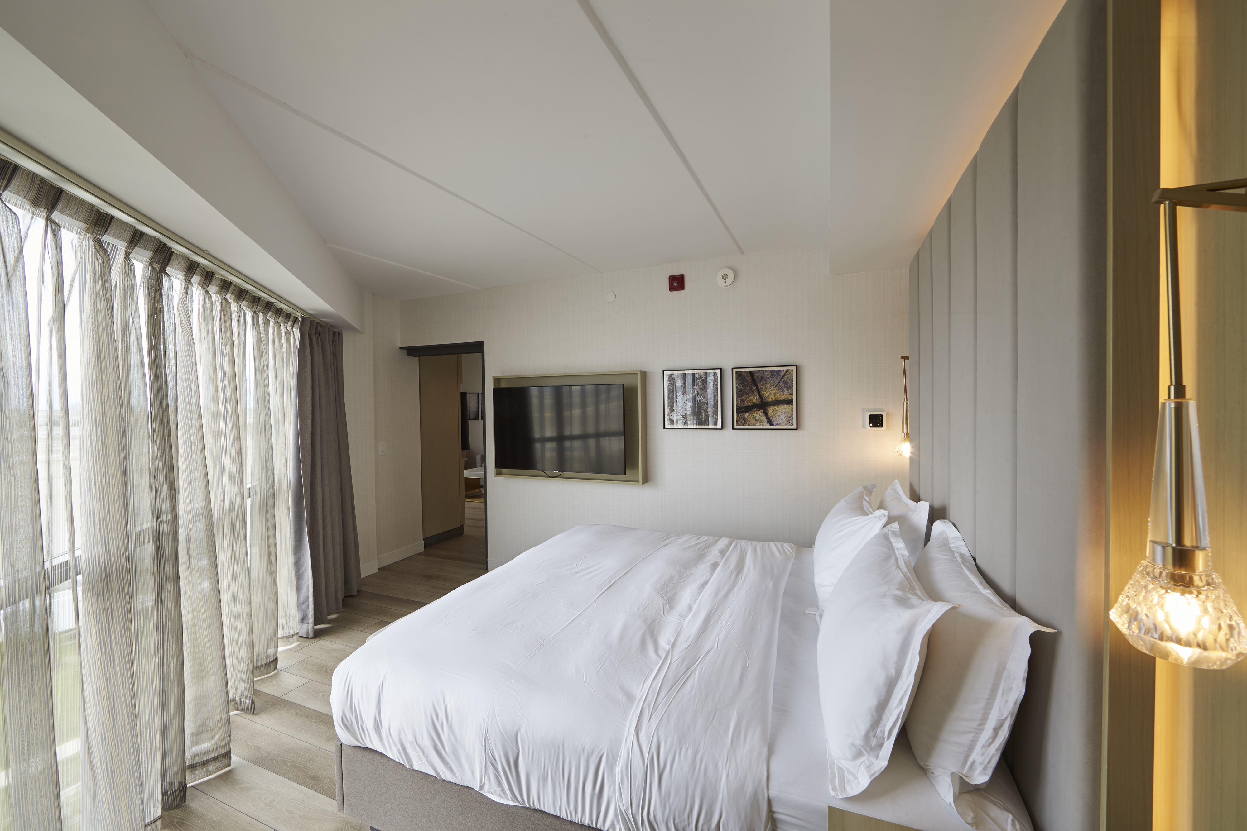 1 BEDROOM, SUITE, KING BED, CITY VIEW