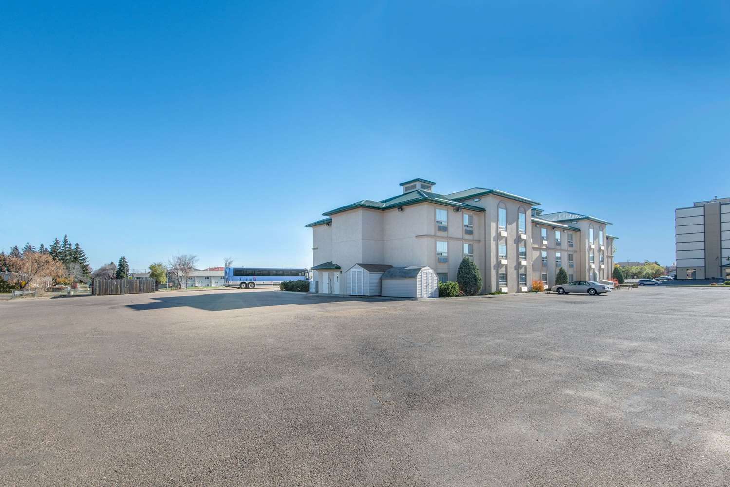 Ramada By Wyndham Lloydminster 24/27