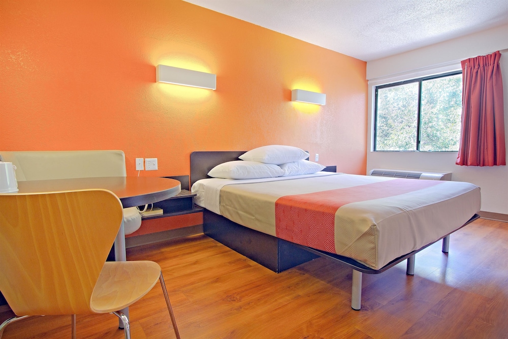 Motel6 East Brunswick, NJ 7/25