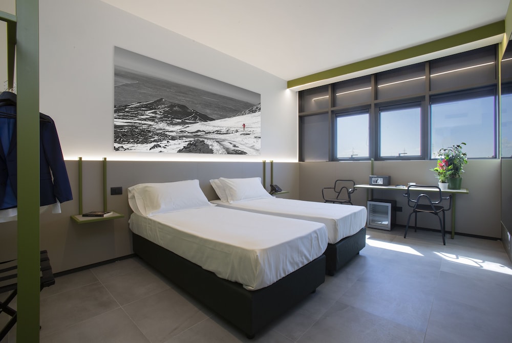 Standard Twin Room, Cubik Inn 2/6