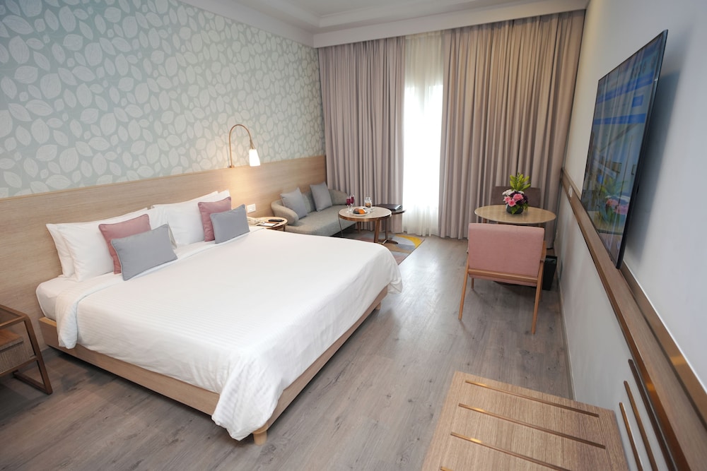 The Muse Sarovar Portico, Nehru Place 11/42