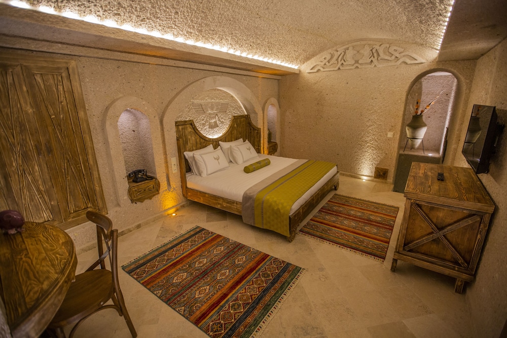 Nino Cave Suites 6/50