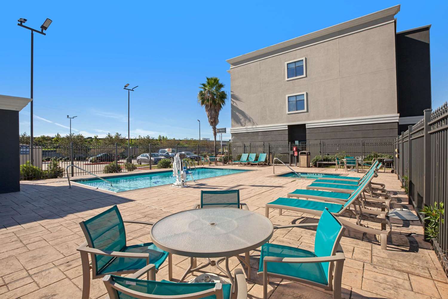 La Quinta Inn & Suites by Wyndham Pasadena North 19/30