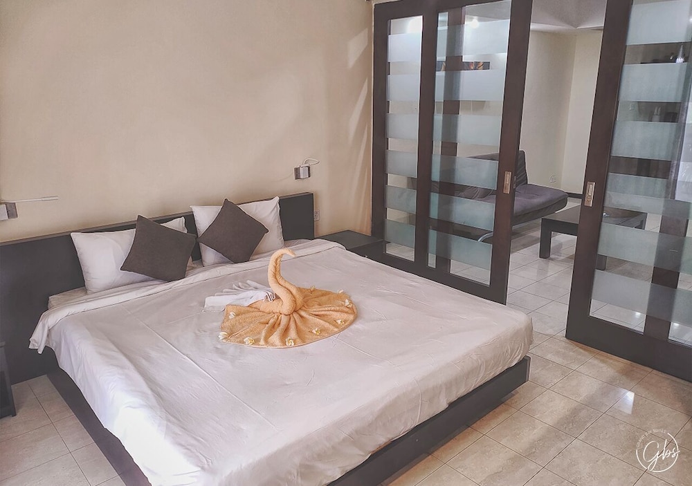 Grand Bay Suites 30/65