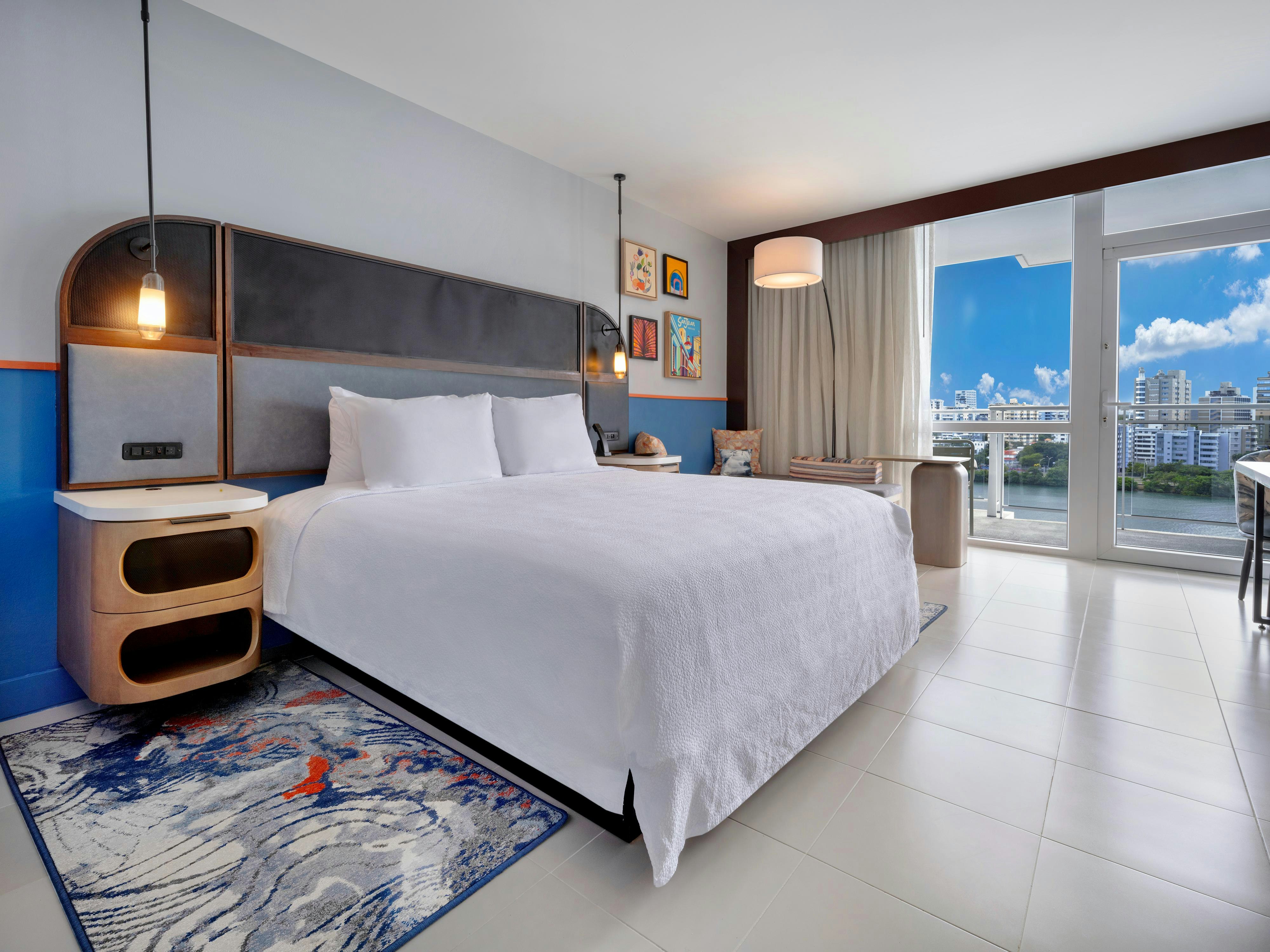 ROOM, KING BED