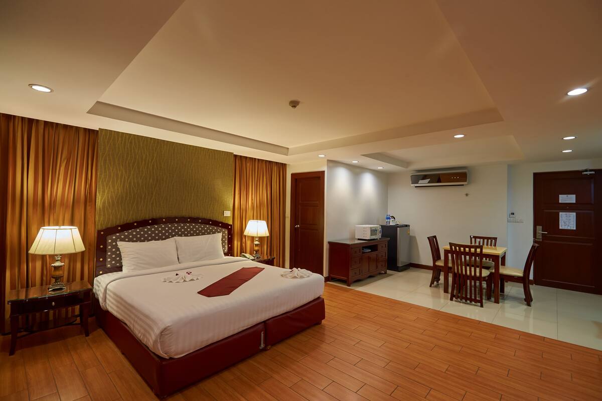 Deluxe, Double Bed