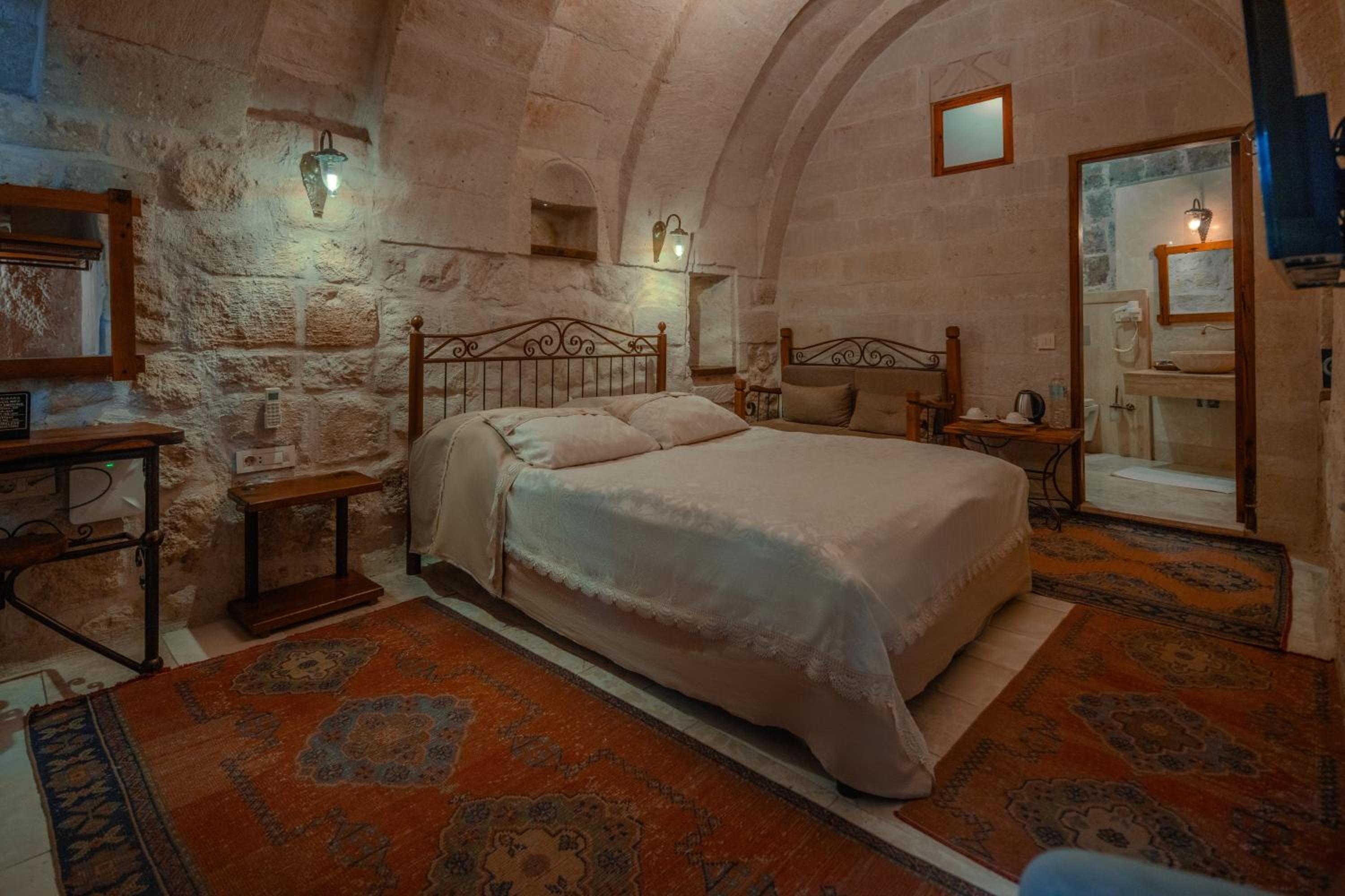 Stone, Double Bed