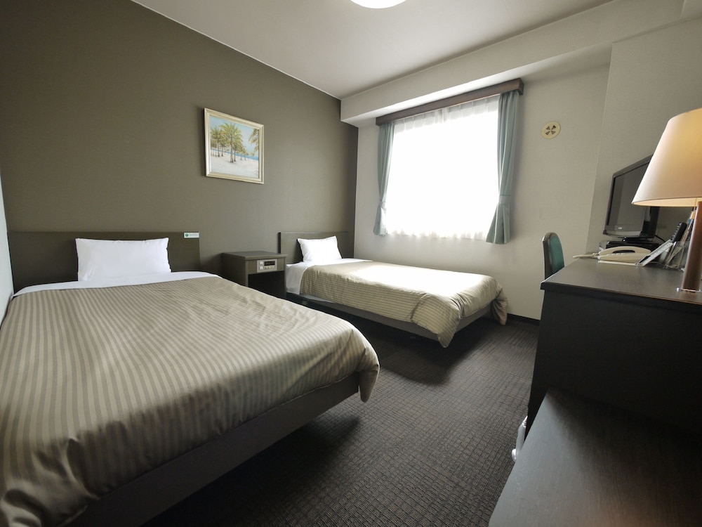 ROOM, TWIN BEDS