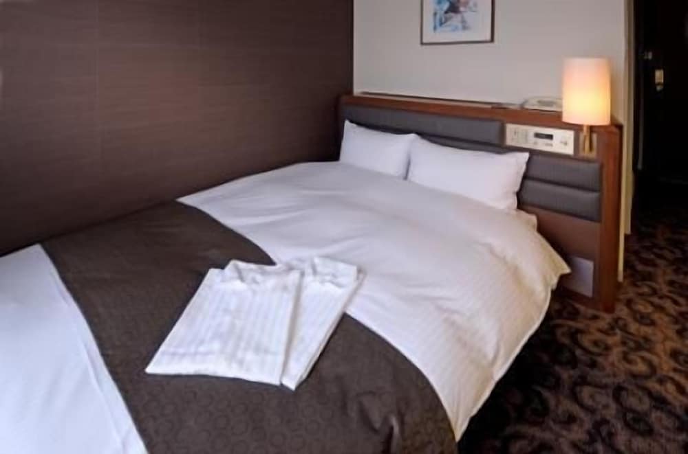 SEMI ROOM, SEMI DOUBLE BED